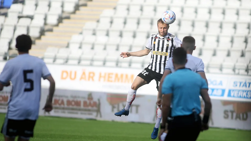"Ett tag var vi tio man på träningen i ett par veckor", säger Anton Ståhl.