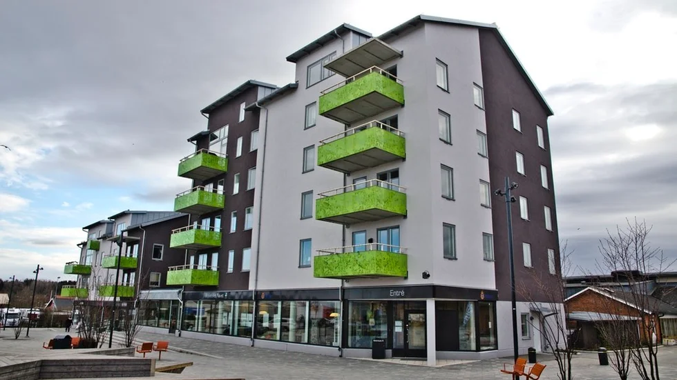 Bostadsbristen är akut i samtliga länets kommuner. Det byggs - men inte tillräckligt.