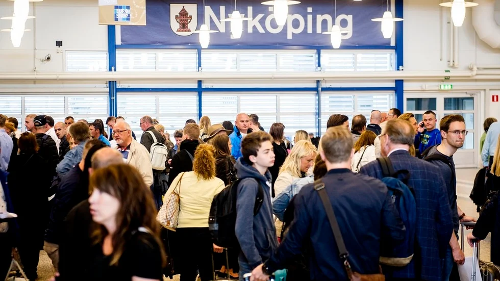 Nyköping vill fånga upp utländska turister och få dem att stanna i kommunen. Kommunikationsavdelningen vill nu ha en extra miljon för internationell marknadsföring på Skavsta flygplats.