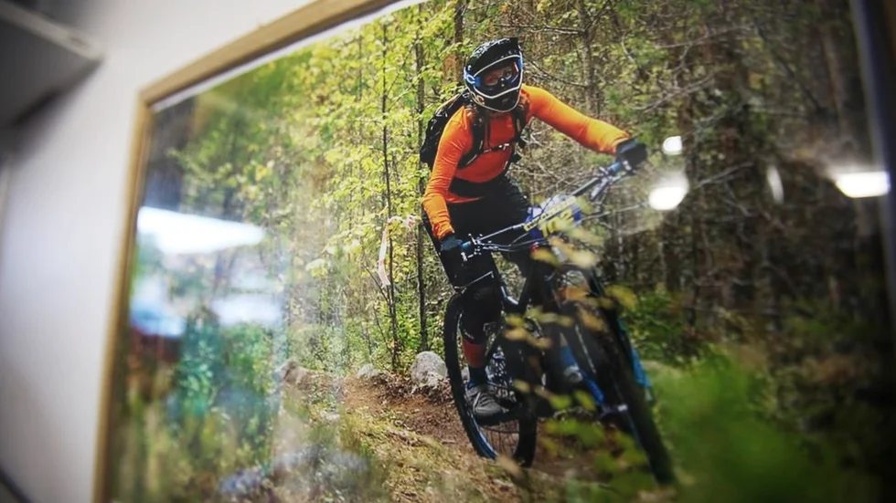 Maria Wrede har tävlat i både i Sverige och utomlands. I somras fick hon en handcykel i tävlingsklass av Sofias änglar, en Invacare Top End Force-3, utöver den enklare hon fått av landstinget.