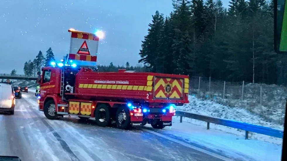 En trafikolycka inträffade i höjd med Viktorstorp mellan Biskopskvarn och Åkers styckebruk.