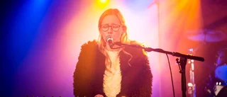 Johanna Brun sjunger om sin smärta