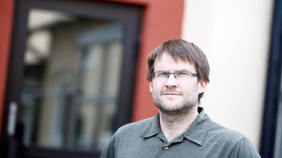 Pingstpastorn Fredrik Olsson går i täten på lördag.