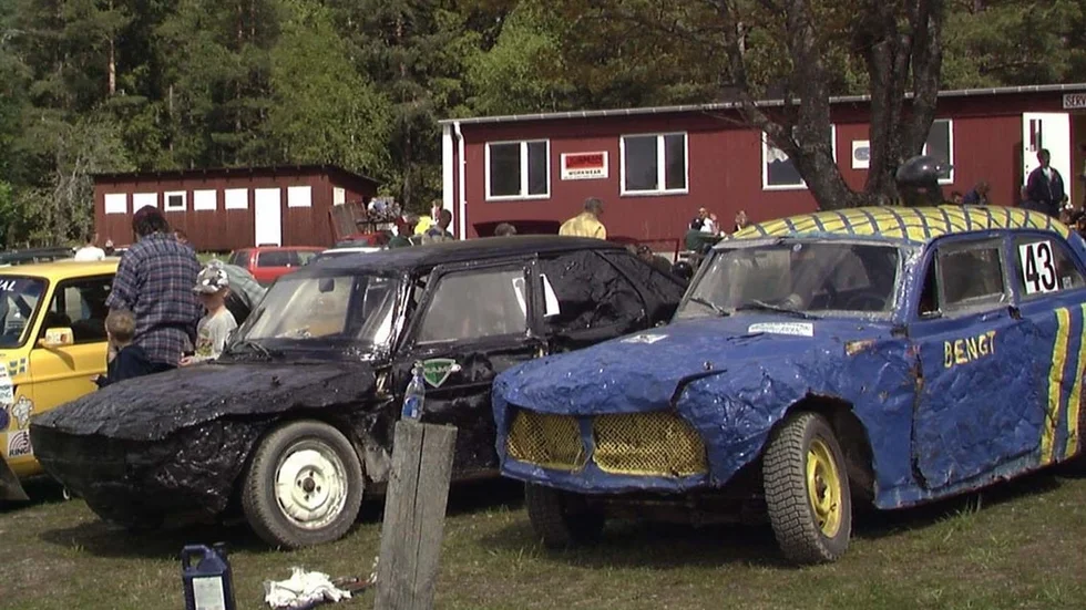 Folkrace är en populär motorsport som engagerar många. I Trollåsen samlas tävlande 3-4 gånger per år för tävlingar. här från 1997.