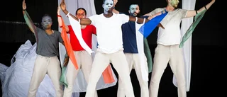 Badare på Hjortensbergsbadet i Nyköping bjöds på streetdance