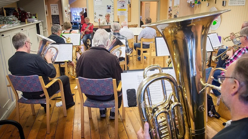 Musikerna i Tunabergsblåsarna träffas varje onsdag. På lördag spelar de på Pumpen tillsammans med Tunabergskören, barnkören Högtrycket, Tunabelgarna, Tunabergsblåsarna, Gitarrgänget och Tunabergsstråkarna.