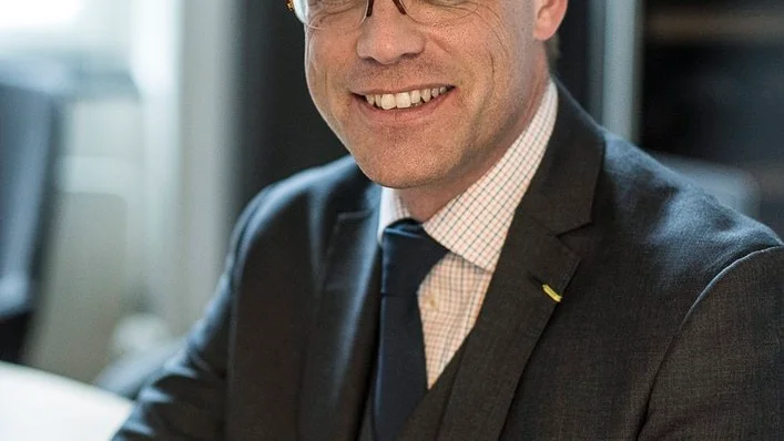 Jonas Arnell från Eskilstuna har fått uppdrag på Kungliga slottet.