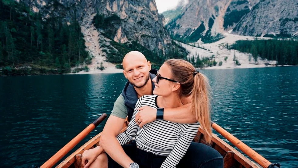 Sofie Hellstrand från Jönköping är Zourabs stora kärlek. Tillsammans upptäcker de världen, här i Italien i somras.