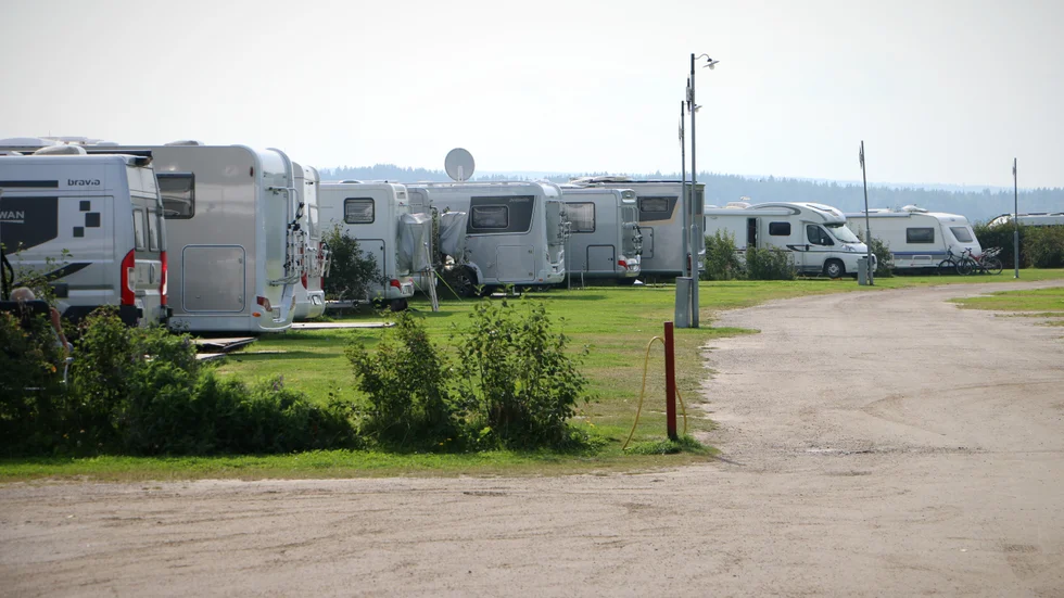Västra kajen har haft en fin sommar. Drygt 63 procent av gästnätterna i Piteå var campingnätter. (Arkivbild)