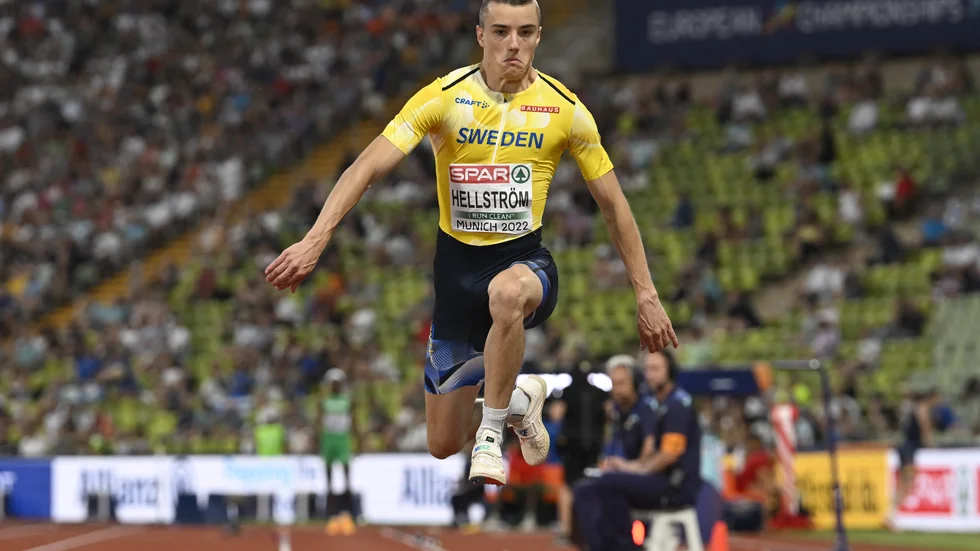 Sveriges Jesper Hellström i trestegsfinalen.