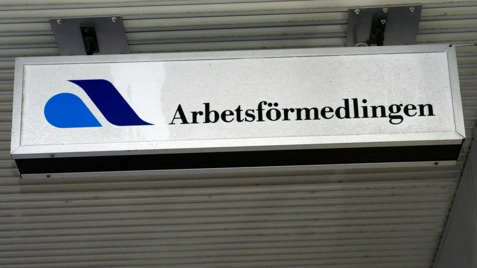 Arbetslösheten i länet är nu 10,9 procent, en minskning med 0,1 procentenheter jämfört med februari förra året.