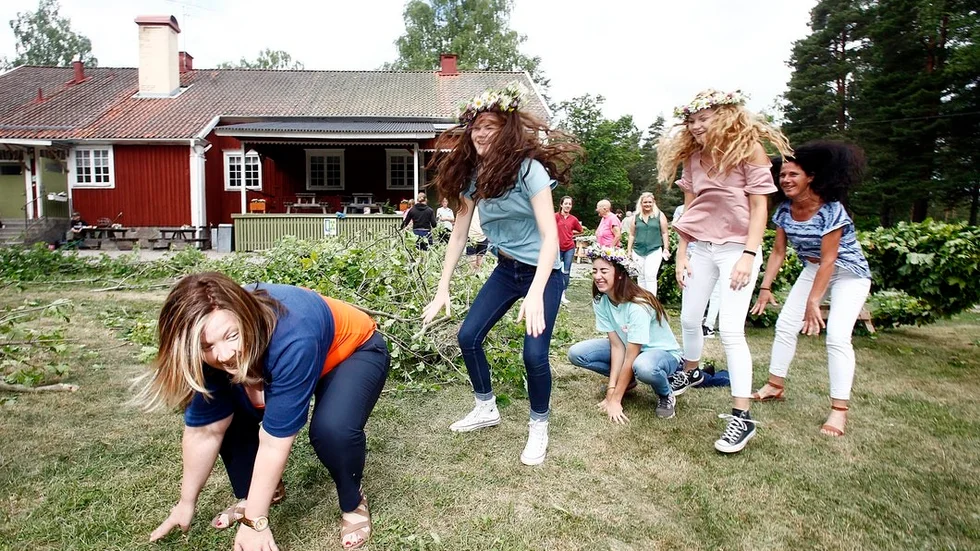 Amerikaner i släkten Buck övar på klassikern Små grodorna.