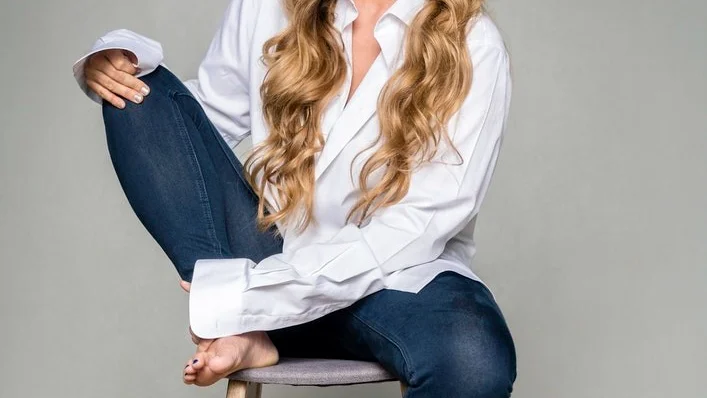 Rachel Bråthén är sedan snart tio år tillbaka bosatt på den karibiska ön Aruba där hon sysslar med yogautbildningar och retreats. "Det som driver mig är att hjälpa människor över hela världen att hitta en plats där de känner att de mår bra från insidan", säger hon.