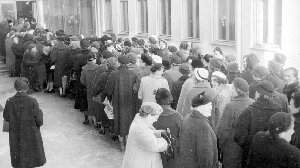 Kappahl säljer ut i Folkets hus, Katrineholm, den 20 mars 1956.