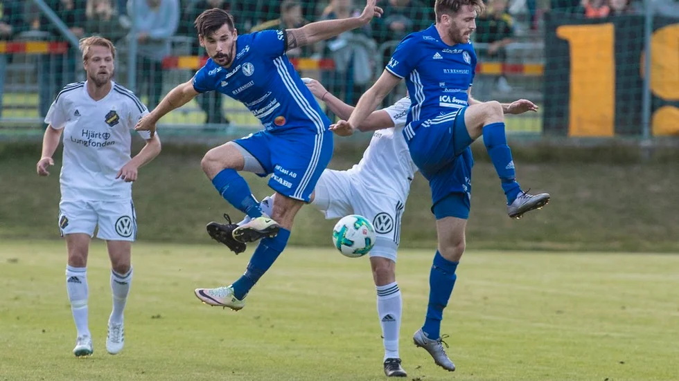 Vedran Benca och Jocke Juhlin stod upp bra emot allsvenska AIK, speciellt när de var två mot en.
