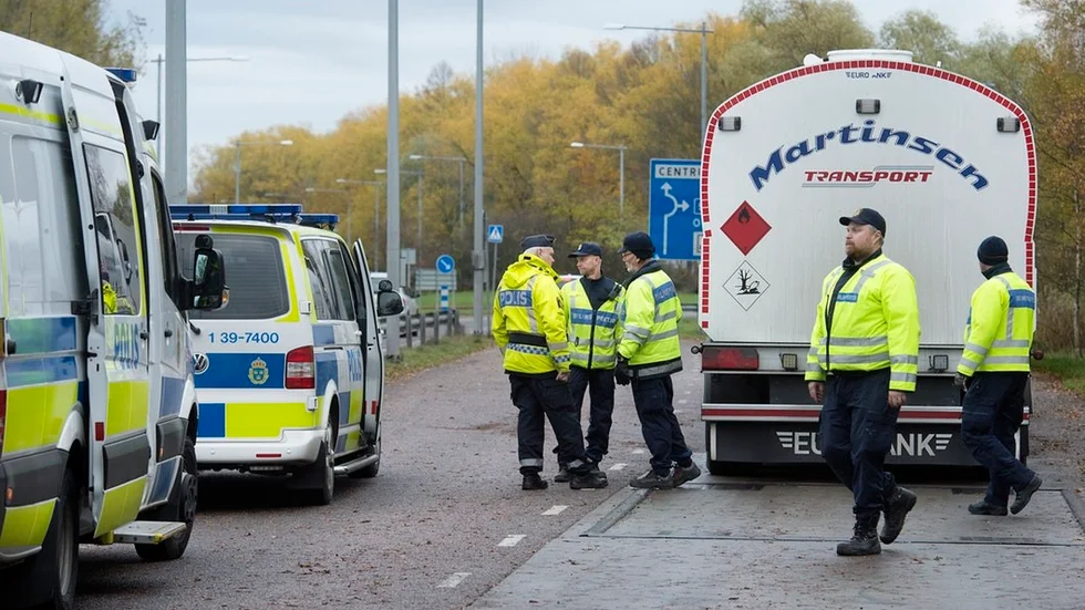 Nyköpingspolisen har inlett ett samarbete med sina kollegor i Stockholm, i syfte att utbyta erfarenheter om lastbilsinspektion.