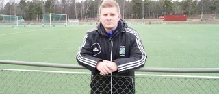 Snön stör fotbollslagen i Strängnäs kommun