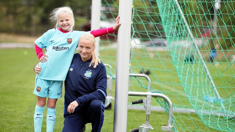 Julie Rytterlund med dottern Olivia, som spelar med Viljans flickor -09.