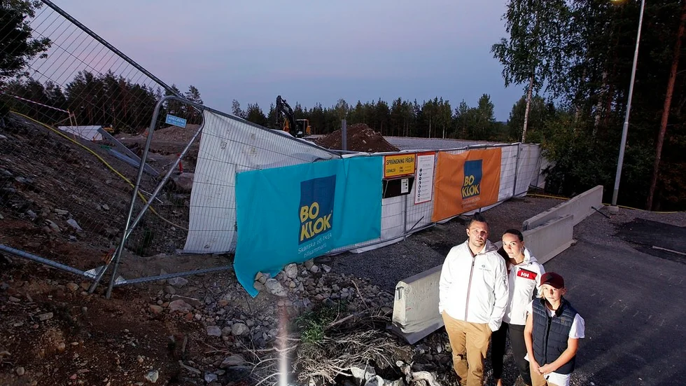 Någon kompensation för förlorad arbetsinkomst i samband med händelsen har familjen dock inte fått.