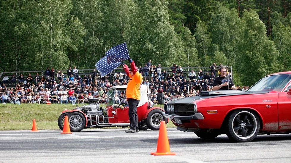 Tävlingarna på Power hot rod reunion går bland annat ut på att köra fort och bränna däck så att det blir så mycket rök som möjligt.
