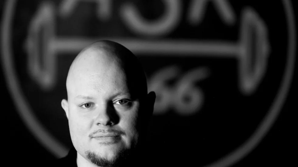 Keijo Wilkinson har tränat styrkelyft i snart fem år, det började med att han gick till gymmet för att rehabilitera sig efter en skada och slutade med att han blev fast i sporten.
