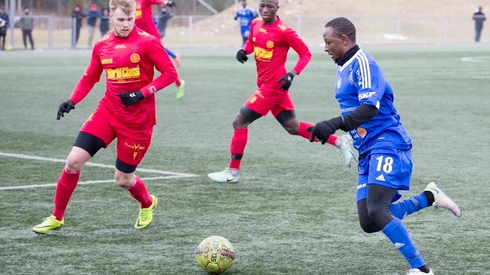 Alhagi Ceesay spelade fram till VFC:s 2–1-mål, men skadade sig illa vid samma tillfälle och tvingades bryta matchen.