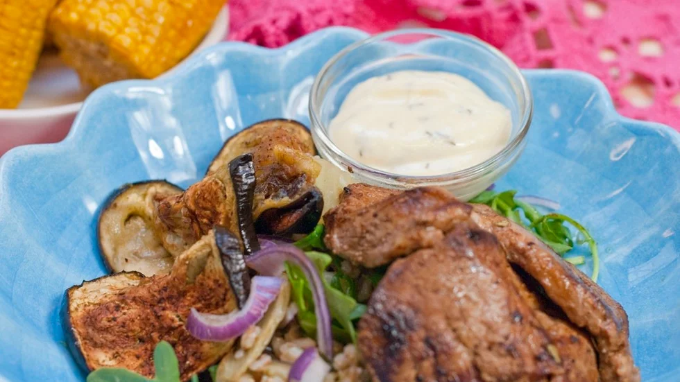 Gör din egen aioli – det är inte svårt. Foto: Annika Andersson, Middagsfrid