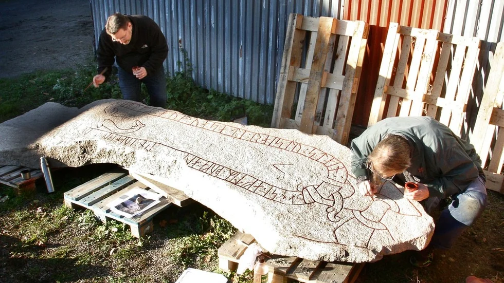 Stora Tidö-stenen är 4,2 meter lång och restes någon gång i mitten av 1000-talet.