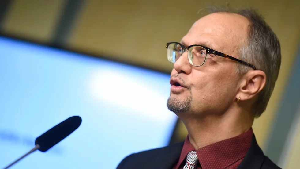 Ulf Bjereld är professor i statskunskap. Hans bild är att Socialdemokraterna tar metoo på allvar och att det finns en vilja att ta tag i problem. Samtidigt är partiet präglat av en patriarkal historia.