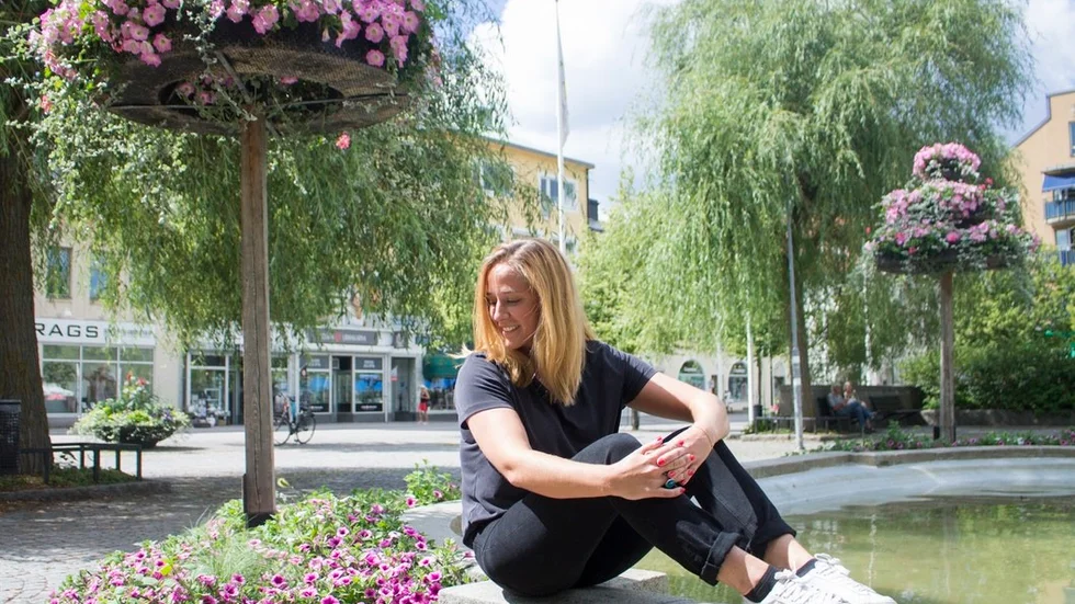 Hemma i Katrineholm trivs MoaLee Hassle i sommar. Hon jobbar på Karsuddens sjukhus och har så smått börjat ladda för att återvända till New York och skådespelarutbildningen.