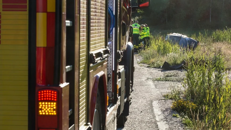 Bilen blev liggande vid sidan av vägen.