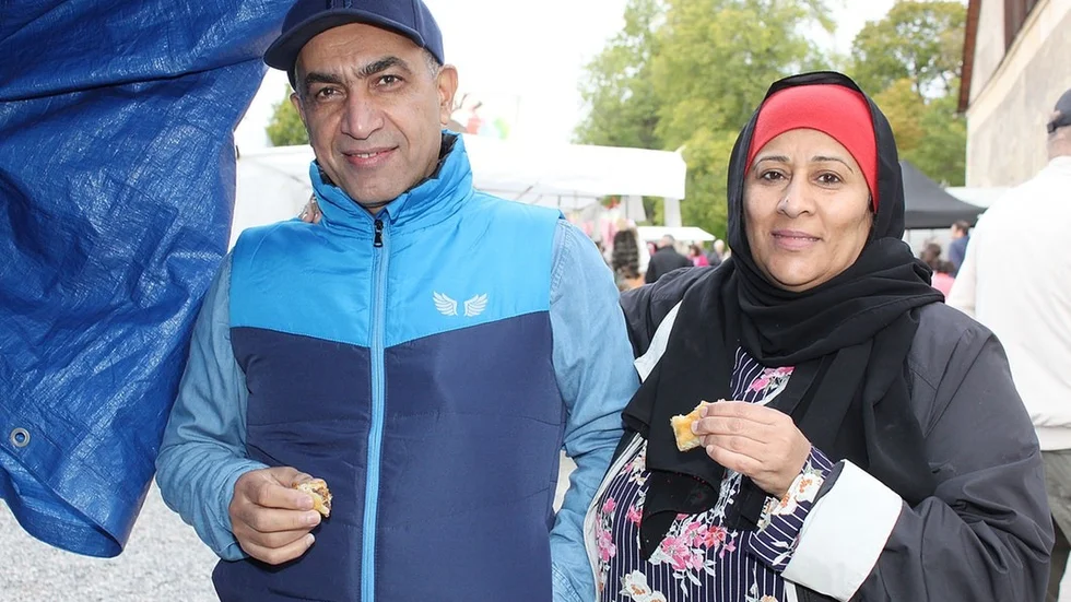 Mahmood Khaleel och Nidhal Alfarhan åt baklava på marknaden.