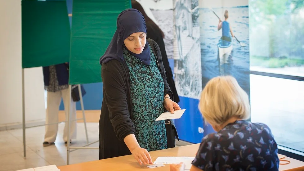I Stadshuset i Nyköping har Souhia Ghali röstat för första gången i sitt liv.