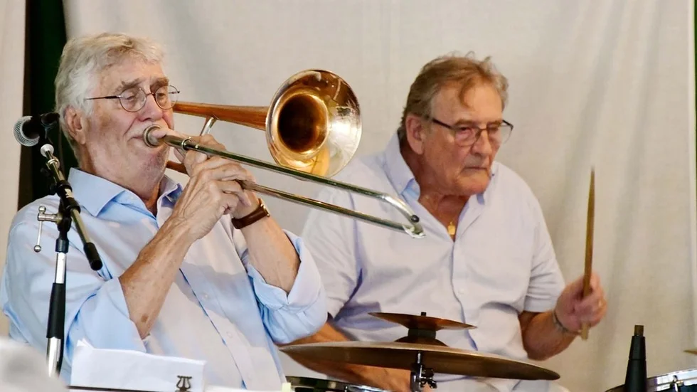 Bandets två andra medlemmar är Bob McAllister och Hans Carlsson.