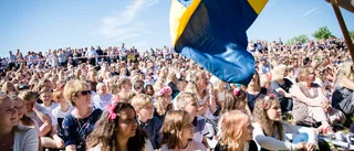 Här tog elever från nio skolor sommarlov – 34 bilder och TV från Vallarna