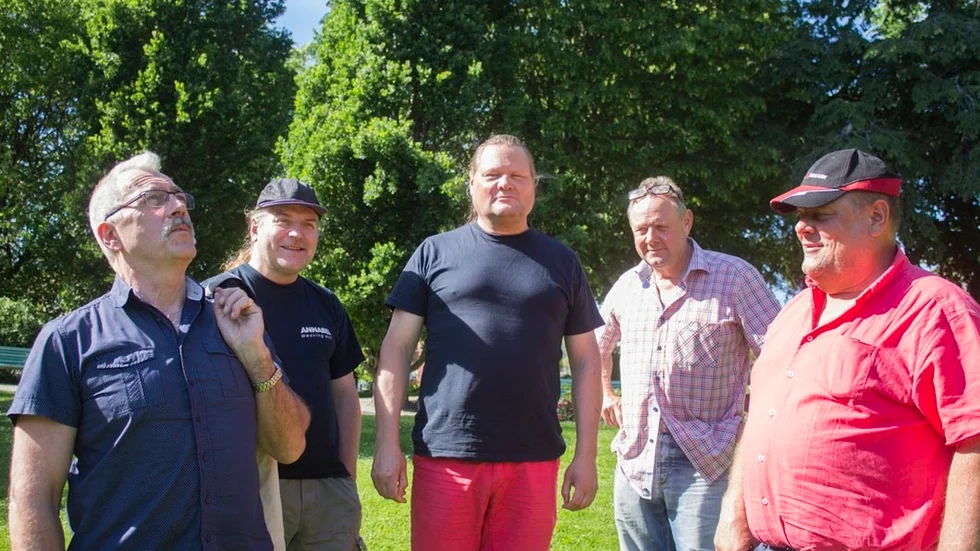 Olov Kristensson, Stefan Jonsson, Tord Andersson, Kjell Andersson och Sören Andersson ser till att katrineholmarna får de traditionella allsångskvällarna i sommar i Stadsparken.