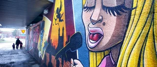 Färgsprakande graffiti lyser upp tunnel i Eskilstuna