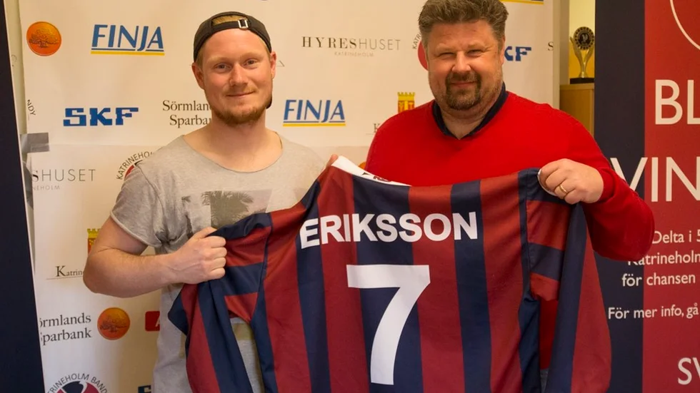 Nichlas Lindén, till höger, gläds åt att Niklas Eriksson återvänder till KVBS och Backavallen.
