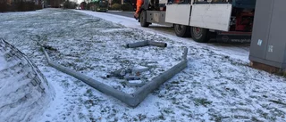 Misstänkt rattfyllerist kraschade in i stolpe efter polisjakt