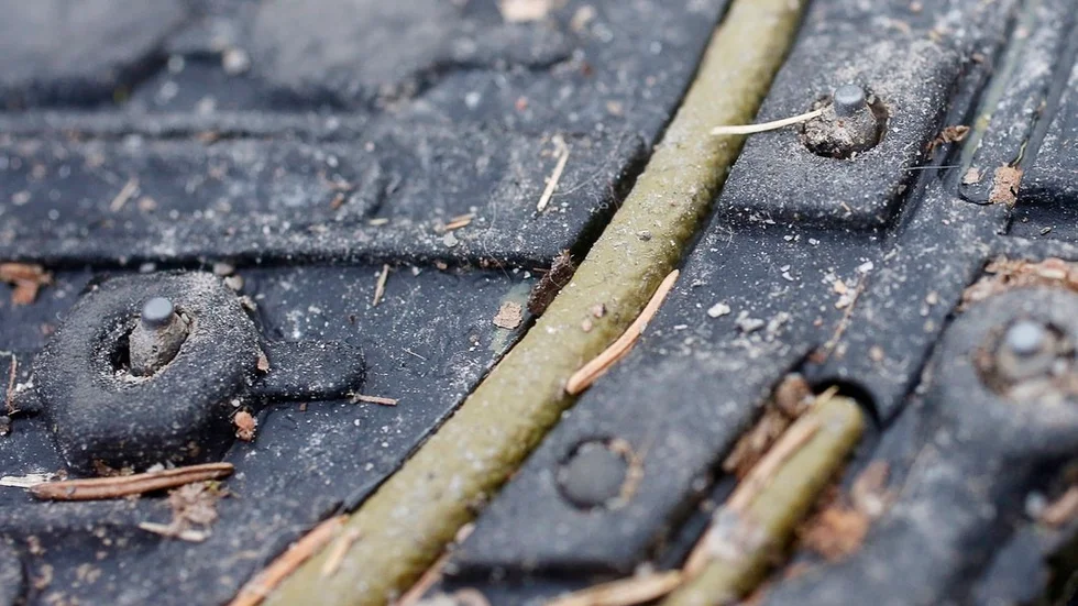 I gåmodellerna är det runt 18 carbon- och 18 gummidubb och i löpskorna lite färre, runt 14–16 stycken.
