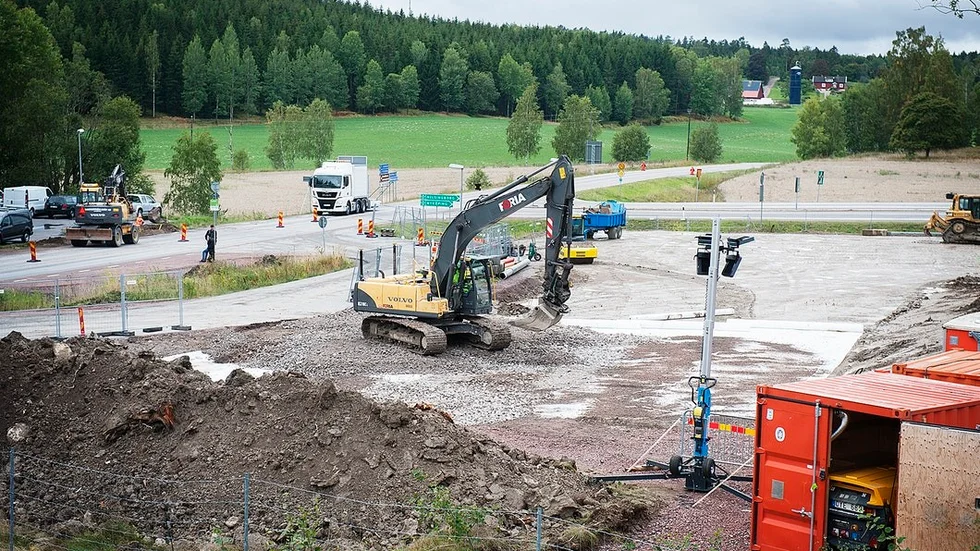 En ny pendlarparkering byggs vid busstationen vid Tystbergaavfarten från E4.