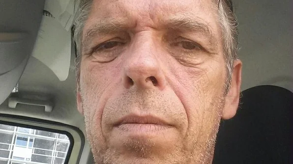 Janne Mattsson är en av de närboende som störs av smällarna.