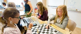 Brädspel i klassrummet på Julita skola
