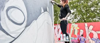 Unga graffitimålare satte färg på parken