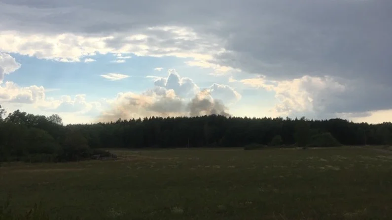Rökpelaren syntes på långt håll.