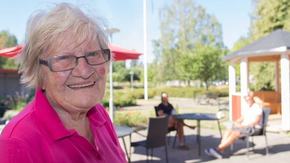 Marianne Dahlander har varmt i rummen men klagar inte över värmen.