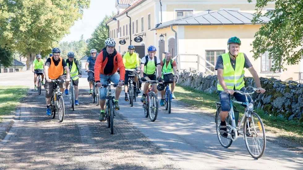 På rull mot Katrineholm. "Tunafors bastugubbar" har en medelålder runt 78 år.