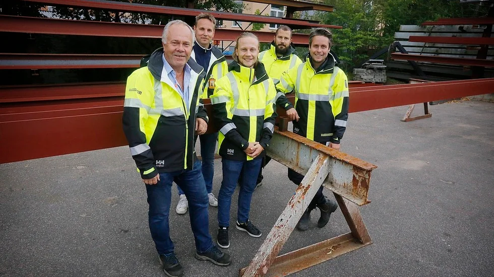 Kjell Johansson, Daniel Wigren, Robin Johansson, Tobias Johansson och Nils Andrén på GA Johanssons Smide.