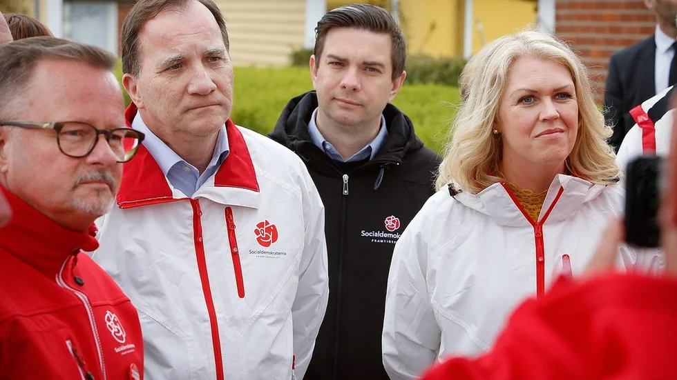 Jimmy Jansson, här på valrörelserunda med Stefan Löfven och statsrådet Lena Hallengren, har fått mycket intern socialdemokratisk kritik för sin syn på tiggare.