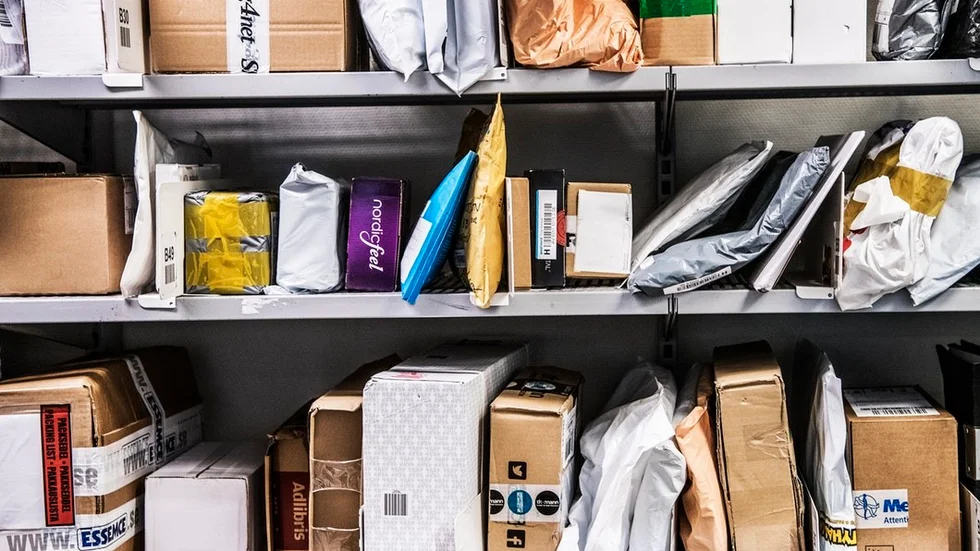 Postnord svarar Stig Svallhammar i Strängnäs varför han måste åka till Solberga för att hämta paket.